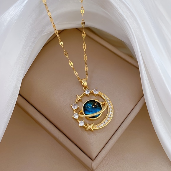 18K Gold-Plated Starry Sky & Planet Necklace: Celestial Beauty - Picture 2 of 7